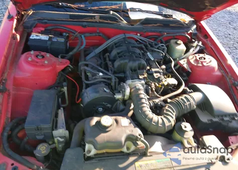 2005 Ford Mustang V6 Deluxe/V6 Premium z USA, uszkodzony, nr VIN 1ZVFT80N655183925